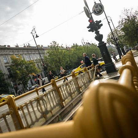 Best Seasons La Famiglia Budapeşte Dış mekan fotoğraf