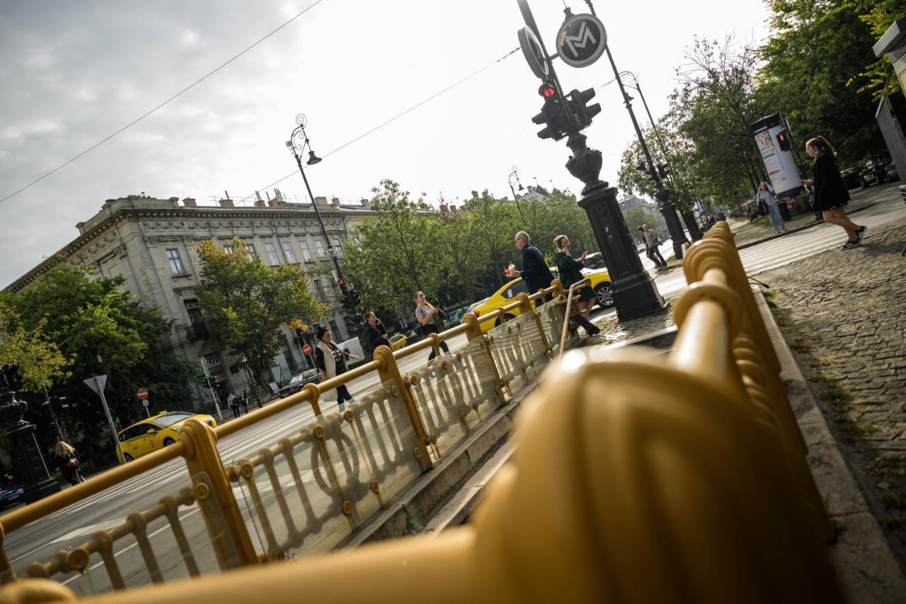 Best Seasons La Famiglia Budapeşte Dış mekan fotoğraf